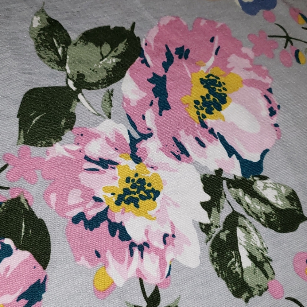 Floral top - Picture 2 of 3